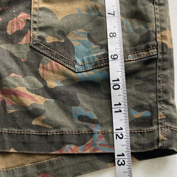Supplies Camouflage Cargo Shorts - Picture 9 of 10